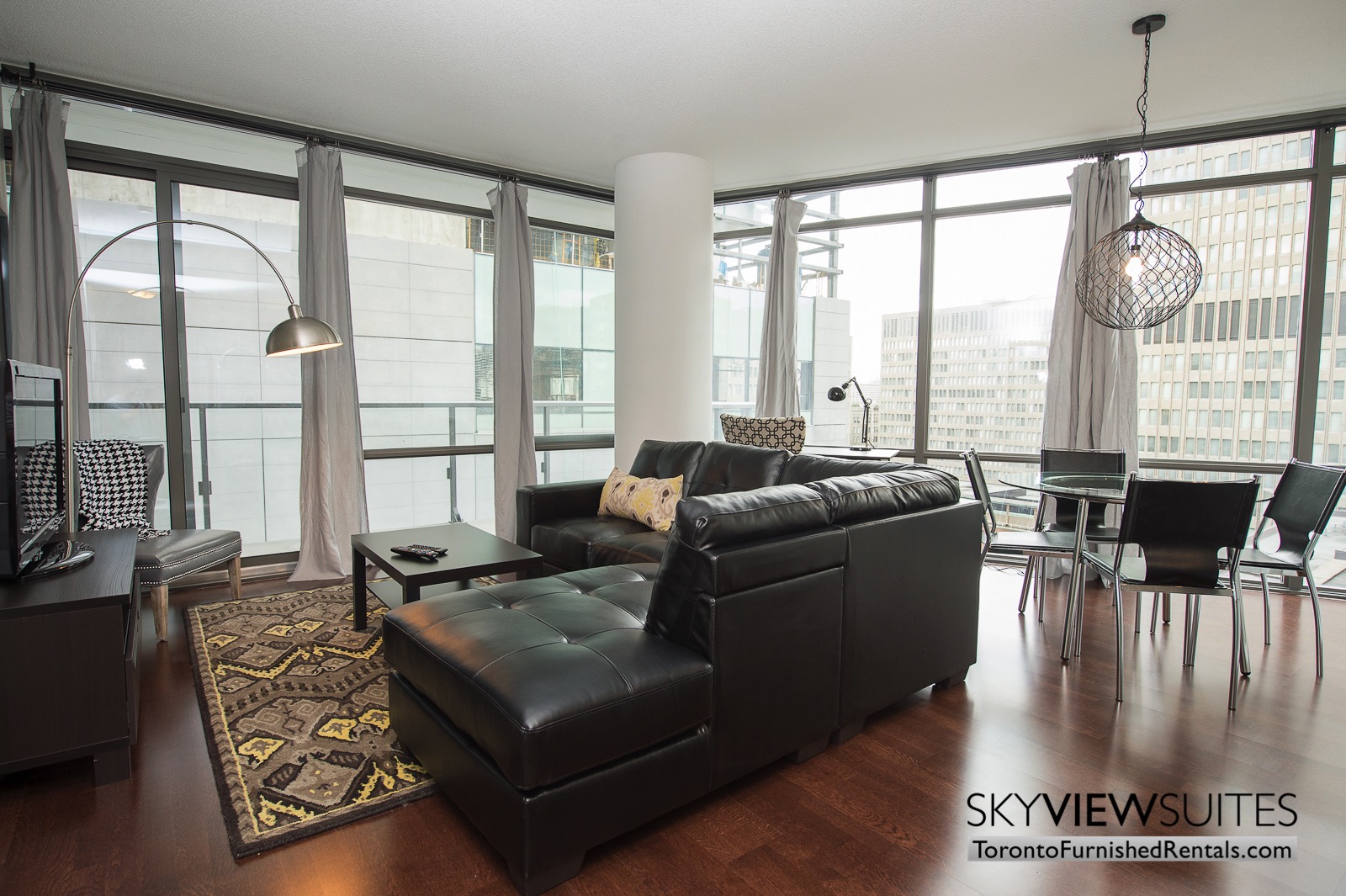 furnished-apartments-toronto-Living-room-bay-and-college