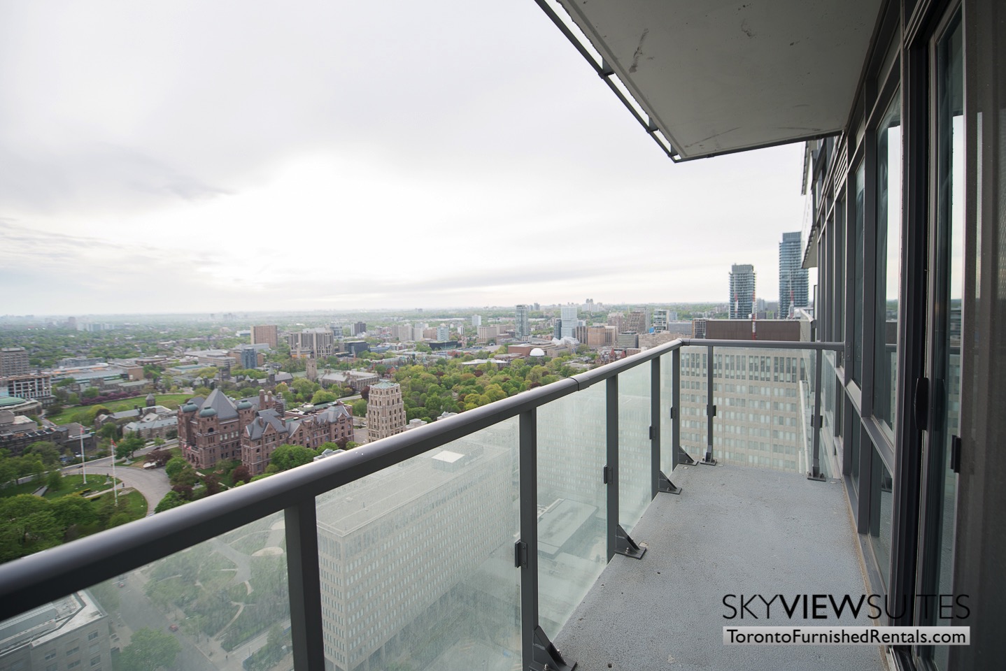 furnished-apartments-toronto-views-bay-and-college