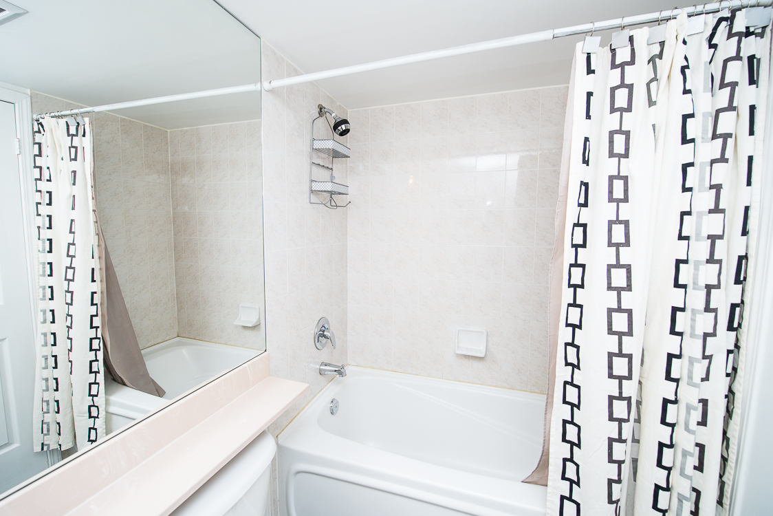 Adelaide & Sherbourne executive rentals toronto bathroom tub and mirror