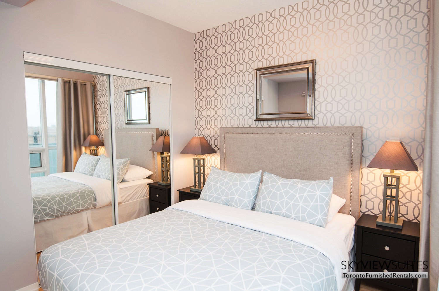 short-term-rentals-toronto-bedroom-maple-leaf-square