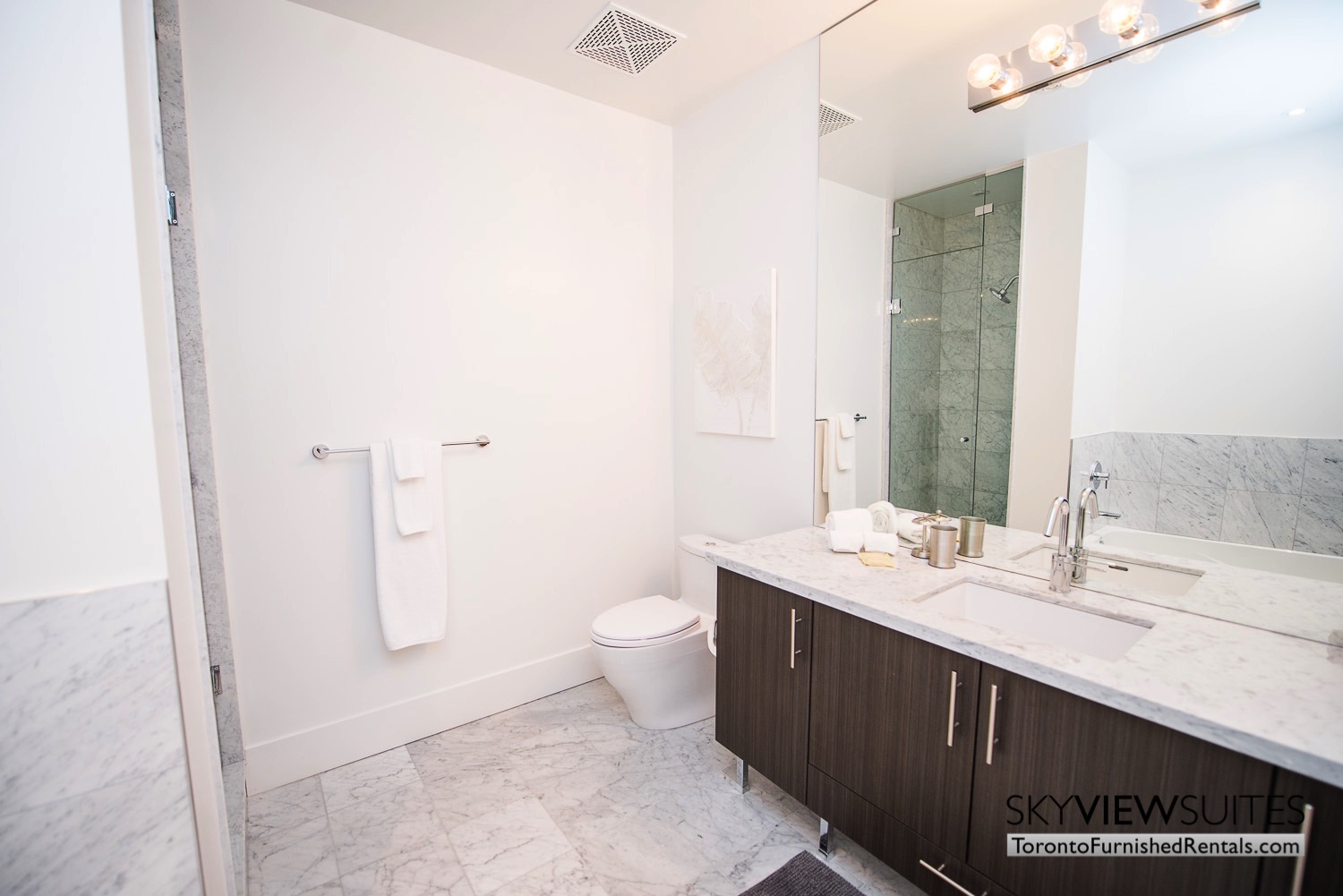 executive rentals toronto 39 Queens Quay bathroom