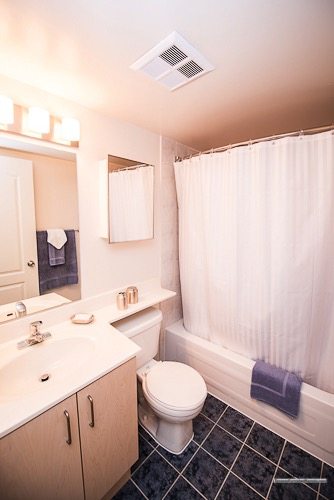 Liberty Village serviced apartments toronto bathroom