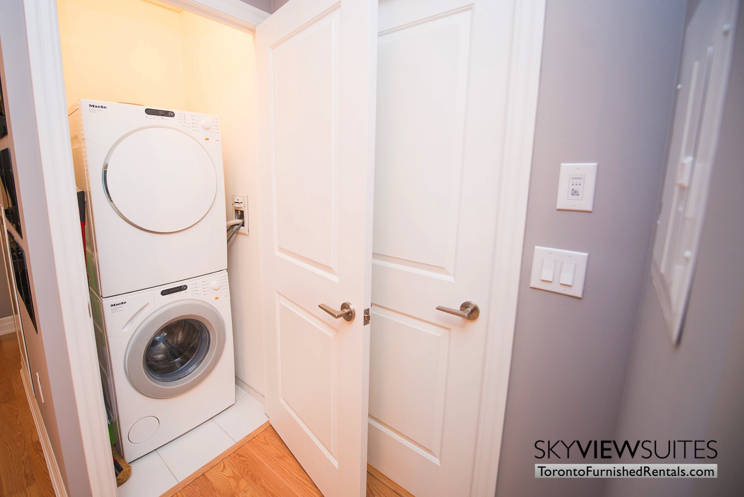 Yonge & Front serviced apartments toronto washer dryer en suite