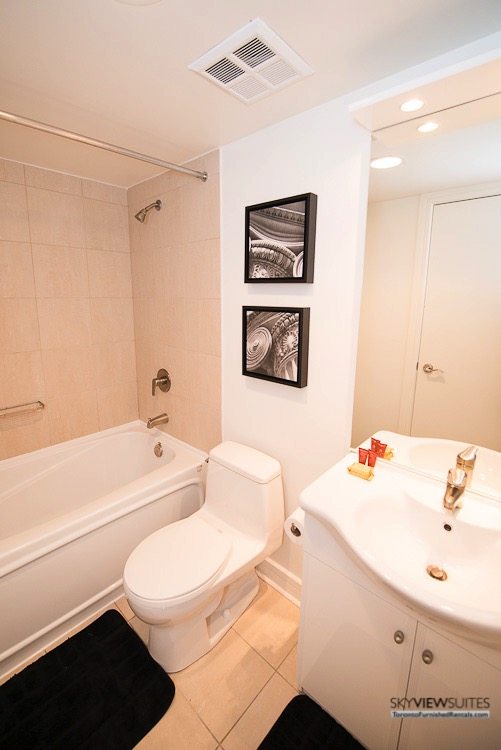 corporate rentals toronto Avondale bathroom with bathtub