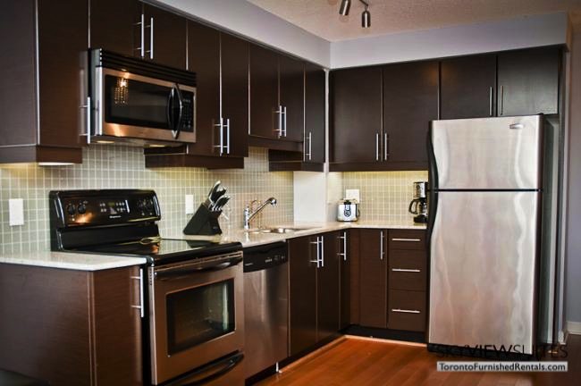 furnished suites toronto harbourfront kitchen with knife set and oven