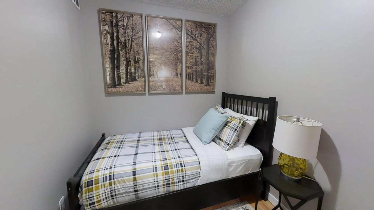 executive rentals toronto second bedroom university plaza with single bed