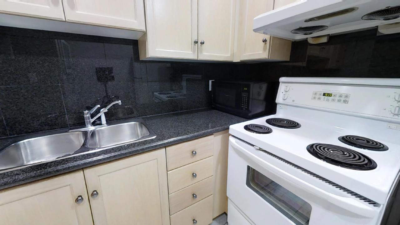 furnished kitchen apartment in toronto near queen and university